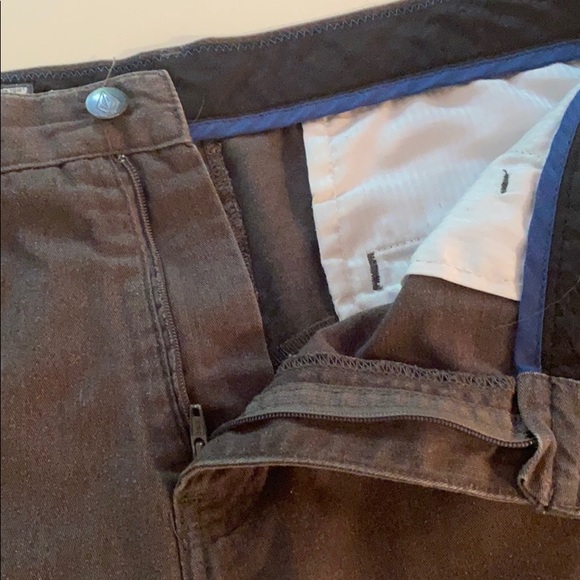 Volcom Shorts - Picture 3 of 4